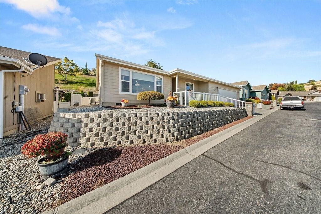 Photo of 1837 Heritage Drive DR, Wenatchee, WA 98801 (MLS # 2595177)