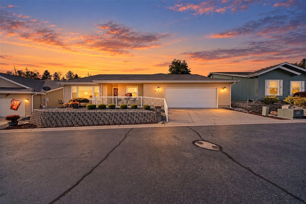 Photo of 1837 Heritage Drive DR, Wenatchee, WA 98801 (MLS # 2595177)