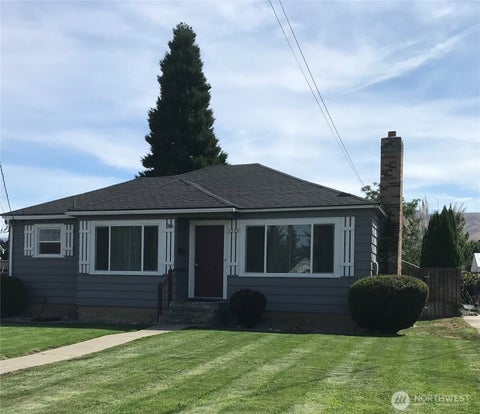 Photo of 1033 Tyler ST, Wenatchee, WA 98801 (MLS # 2580406)