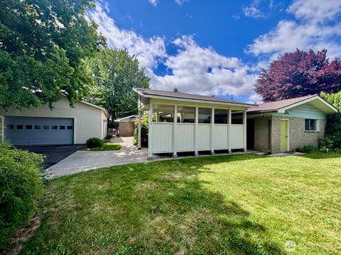 Photo of 1116 E 1st Avenue, Ellensburg, WA 98926 (MLS # 2536707)