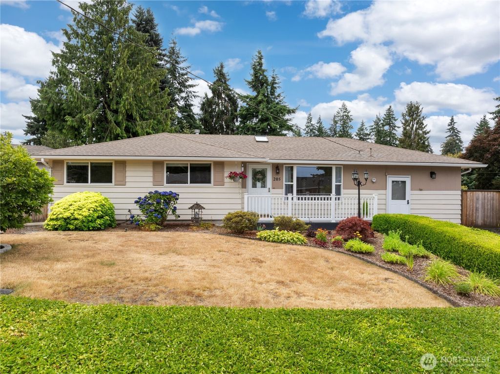 Photo of 205 SW 301st Street, Federal Way, WA 98023 (MLS # 2410059)