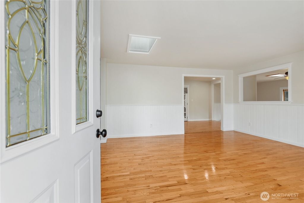Photo of 205 SW 301st Street, Federal Way, WA 98023 (MLS # 2410059)