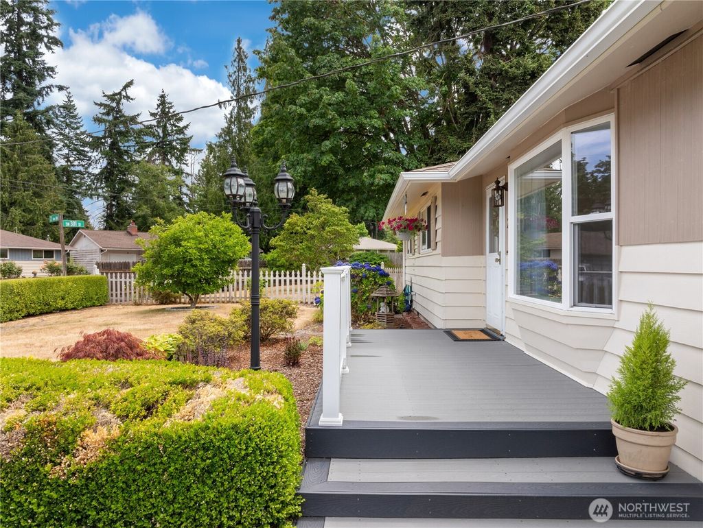 Photo of 205 SW 301st Street, Federal Way, WA 98023 (MLS # 2410059)