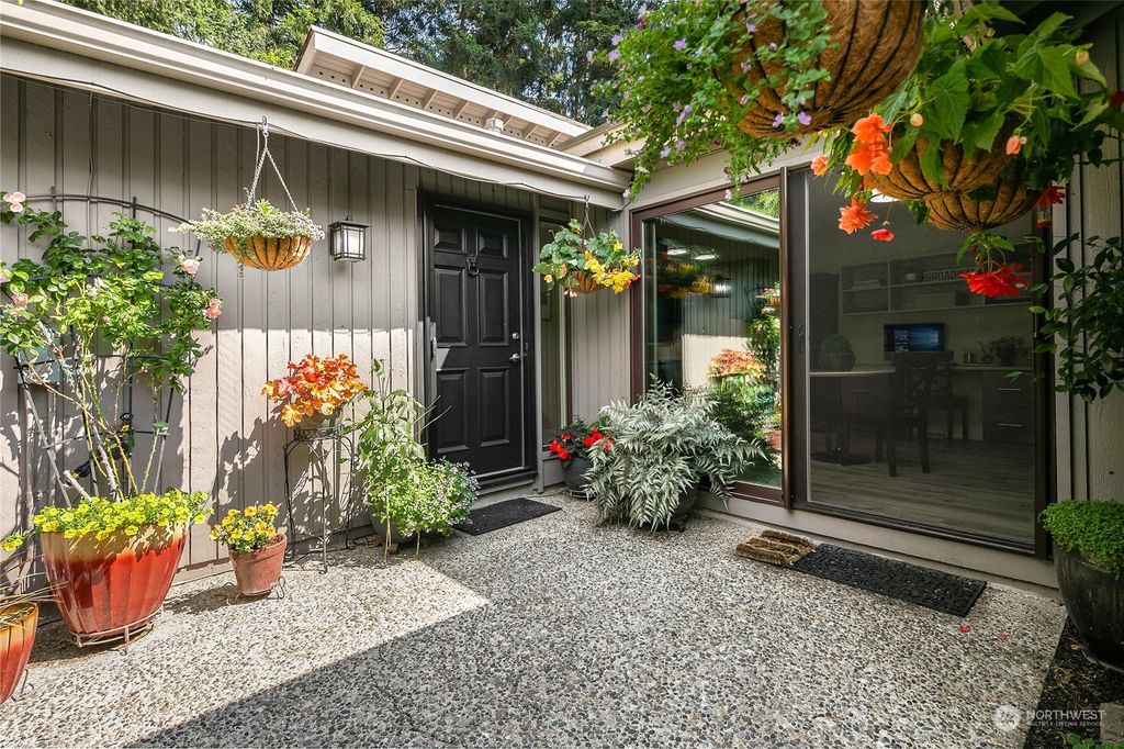 Photo of 114 143rd Place NE, Bellevue, WA 98007 (MLS # 2136511)