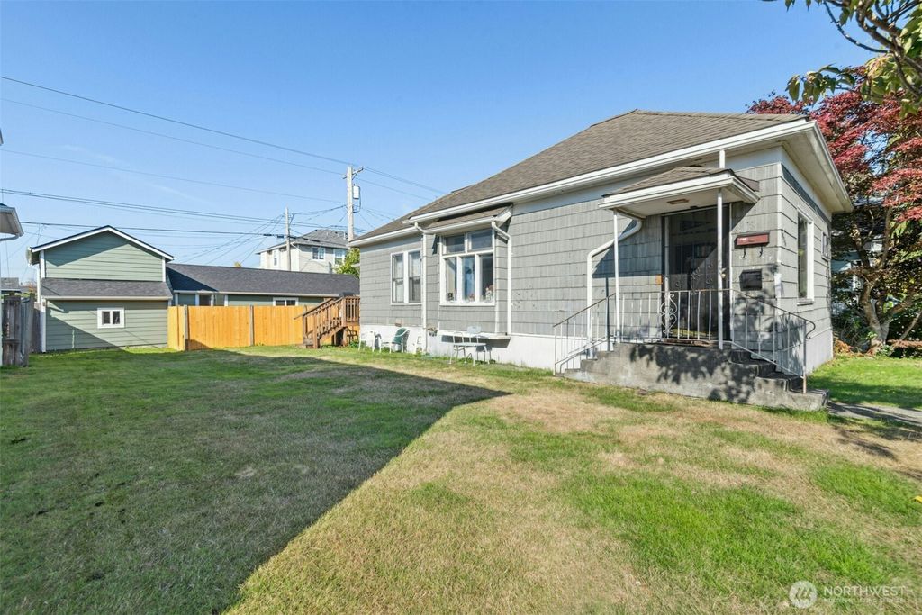 Photo of 1926 Colby Avenue, Everett, WA 98201 (MLS # 2442387)