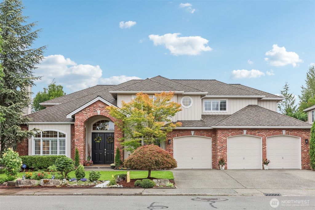 Photo of 26703 SE 18th Street, Sammamish, WA 98075 (MLS # 2425162)