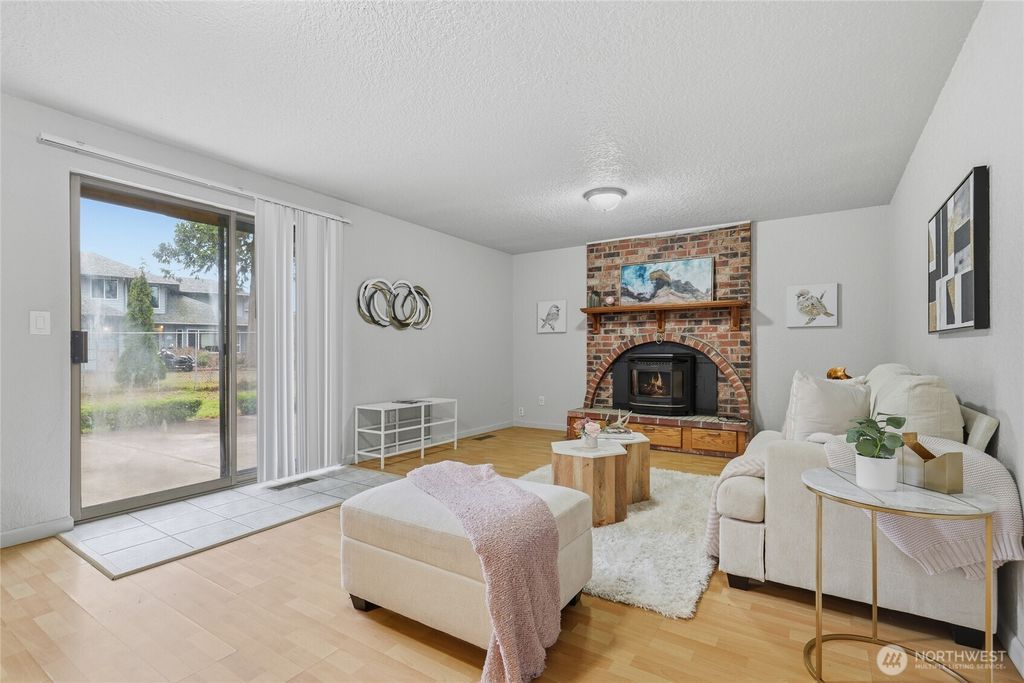 Photo of 16011 2nd Place W, Lynnwood, WA 98087 (MLS # 2467985)