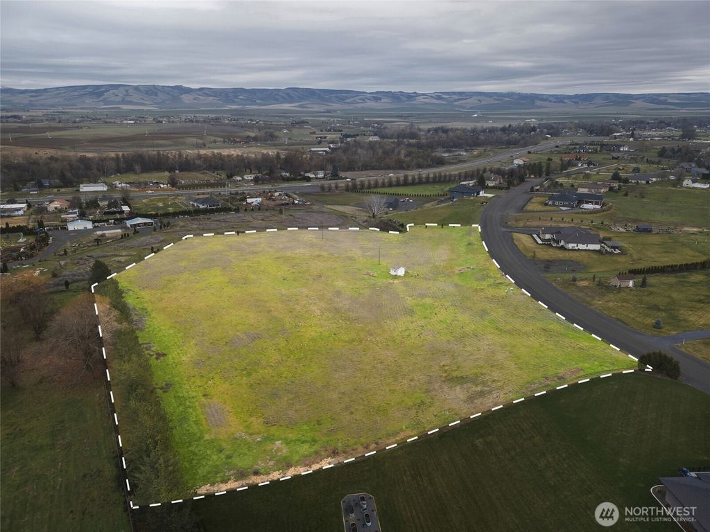 Photo of 0 Summers Circle, Walla Walla, WA 99362 (MLS # 2474987)