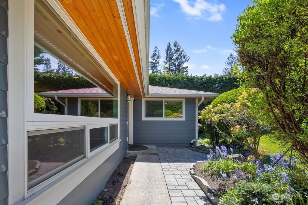 Photo of 7818 NE 130th AVE NE Ave, Kirkland, WA 98033 (MLS # 2231851)