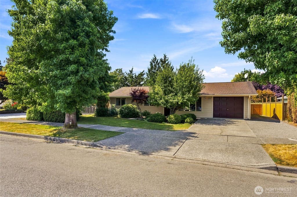 Photo of 1442 Loraine Street, Enumclaw, WA 98022 (MLS # 2572201)