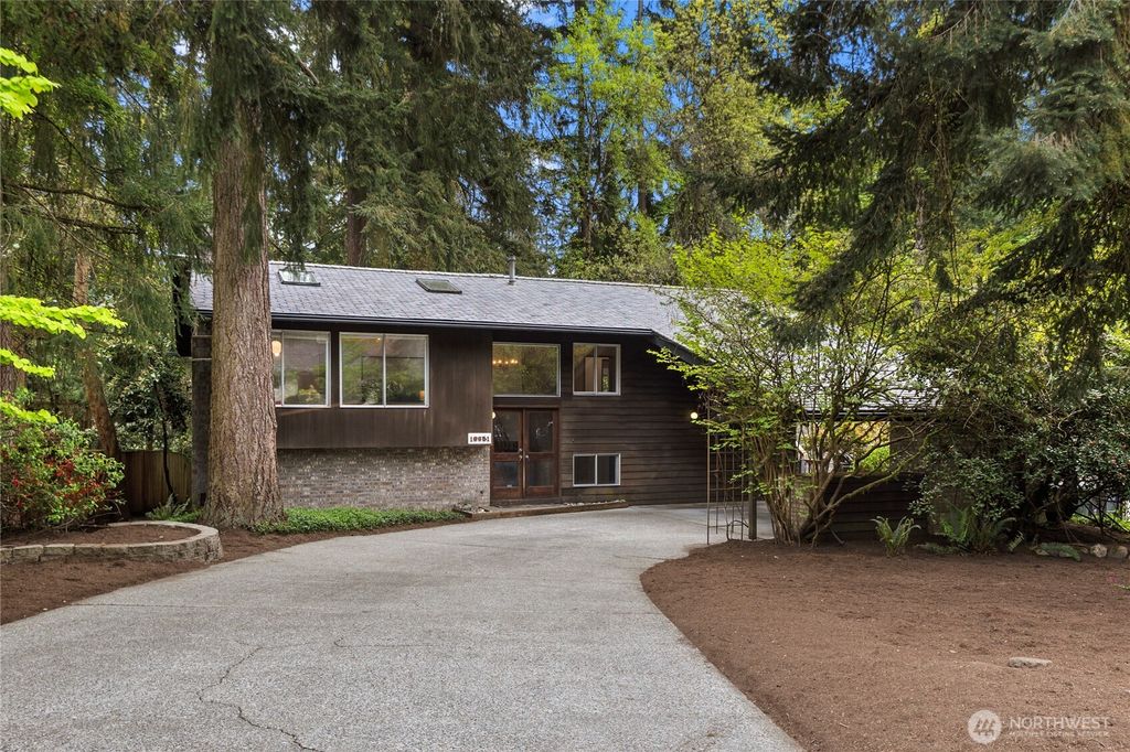 Photo of 16651 SE 17th Street, Bellevue, WA 98008 (MLS # 2366389)