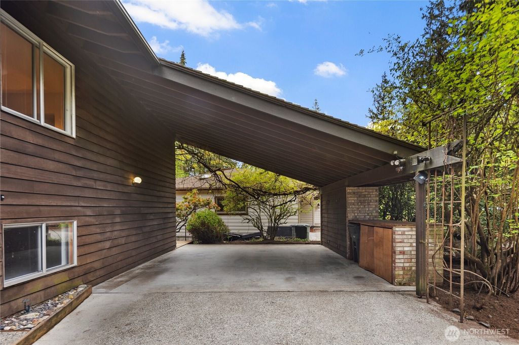 Photo of 16651 SE 17th Street, Bellevue, WA 98008 (MLS # 2366389)