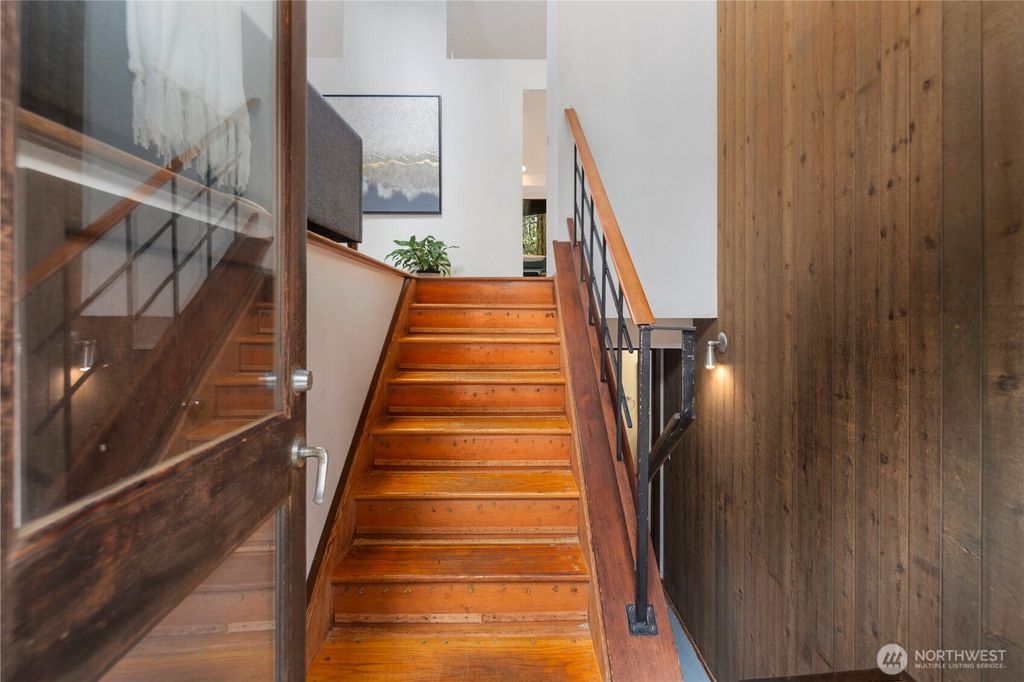 Photo of 16651 SE 17th Street, Bellevue, WA 98008 (MLS # 2366389)