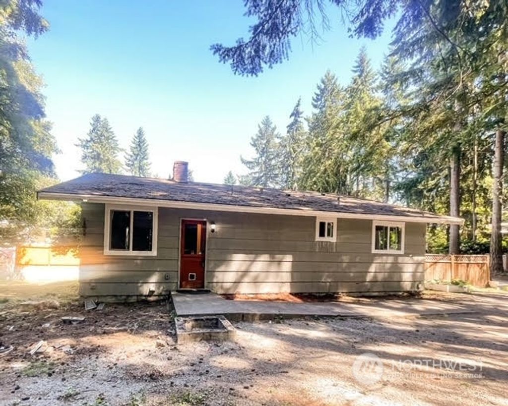 Photo of 20121 1st Avenue S, Normandy Park, WA 98198 (MLS # 2140581)