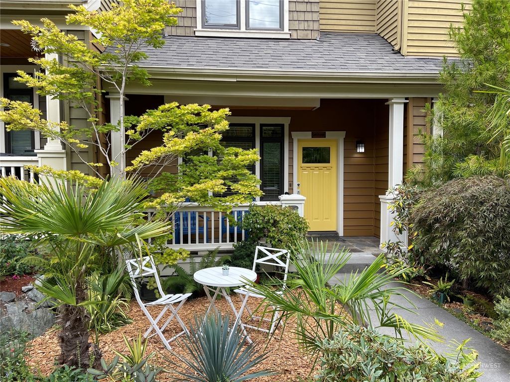Photo of 16 B W Etruria Street, Seattle, WA 98119 (MLS # 2149373)