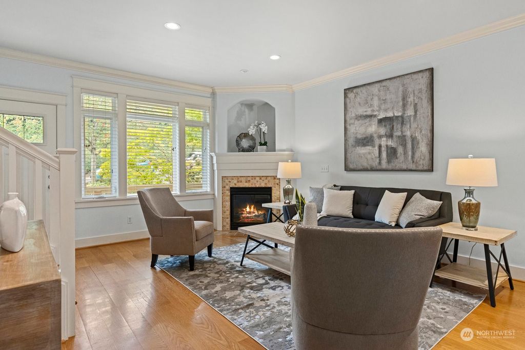 Photo of 16 B W Etruria Street, Seattle, WA 98119 (MLS # 2149373)