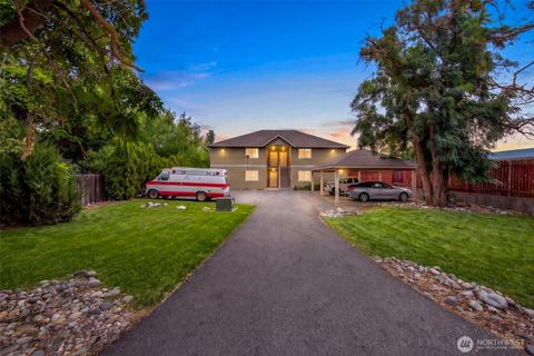 Photo of 1005 Cascade Street, Wenatchee, WA 98801 (MLS # 2556850)