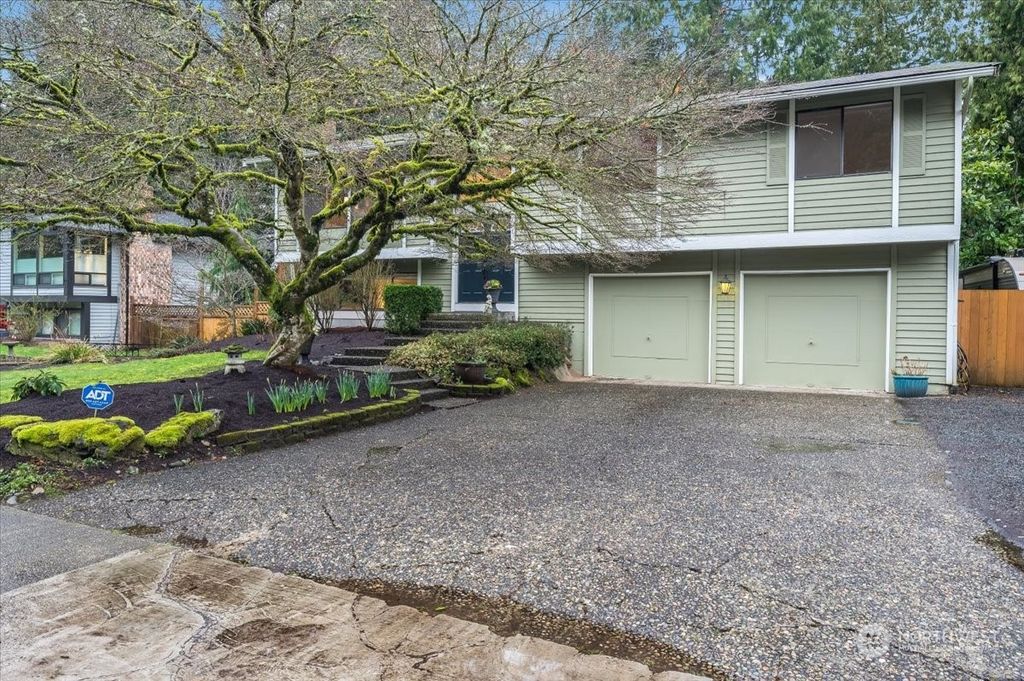 Photo of 10905 164th Place NE, Redmond, WA 98052 (MLS # 2202838)