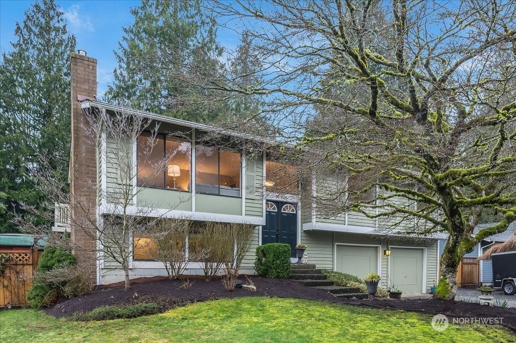 Photo of 10905 164th Place NE, Redmond, WA 98052 (MLS # 2202838)