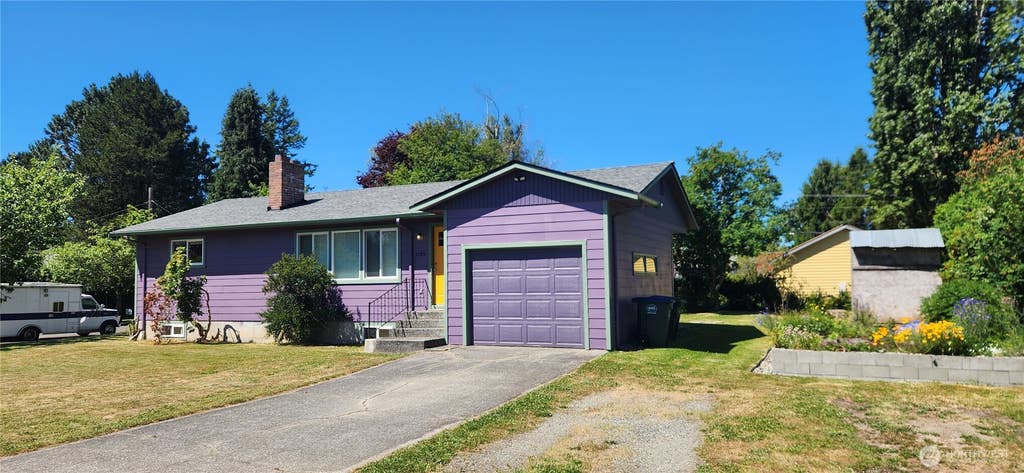 Photo of 1085 Garfield Avenue, Blaine, WA 98230 (MLS # 2542357)