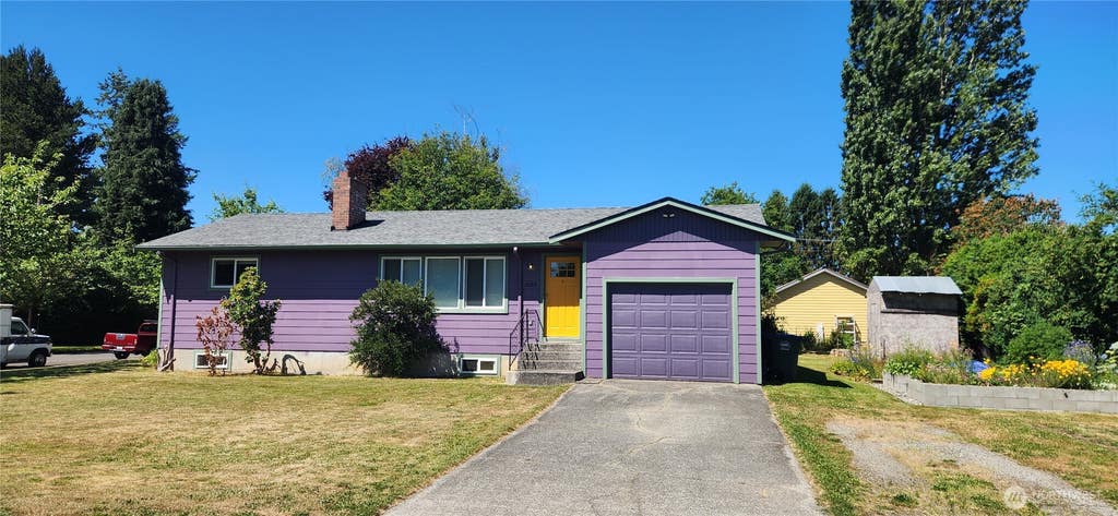 Photo of 1085 Garfield Avenue, Blaine, WA 98230 (MLS # 2542357)