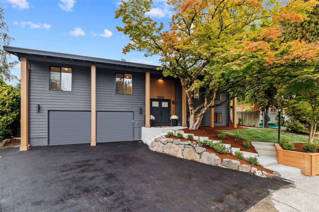 Photo of 13242 118th Place NE, Kirkland, WA 98034 (MLS # 2595166)