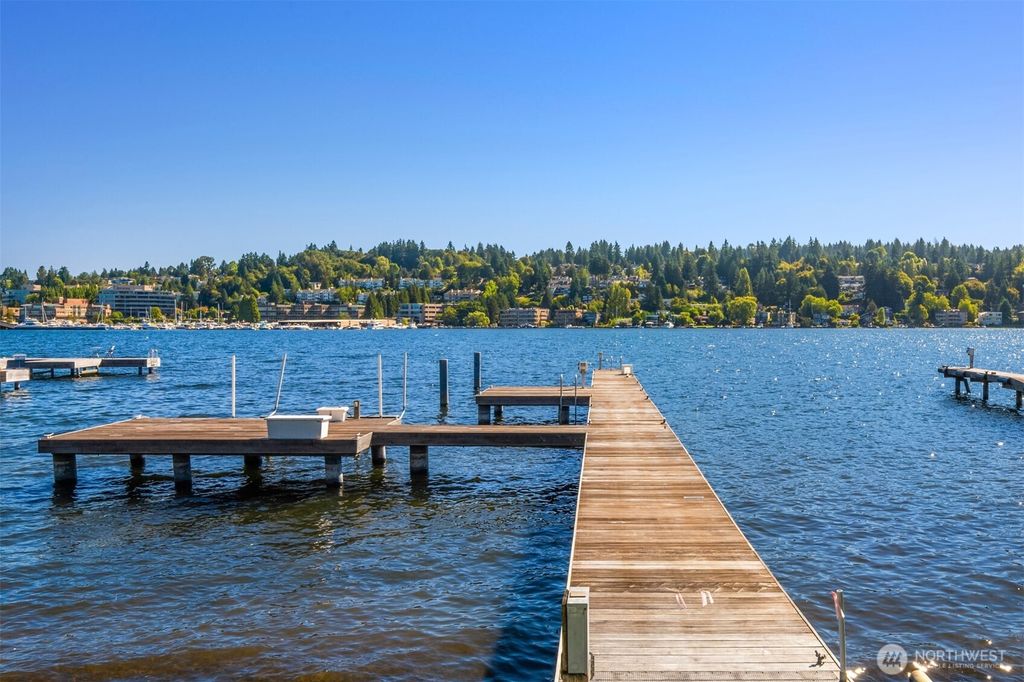 Photo of 4640 95th Avenue NE, Yarrow Point, WA 98004 (MLS # 2468181)