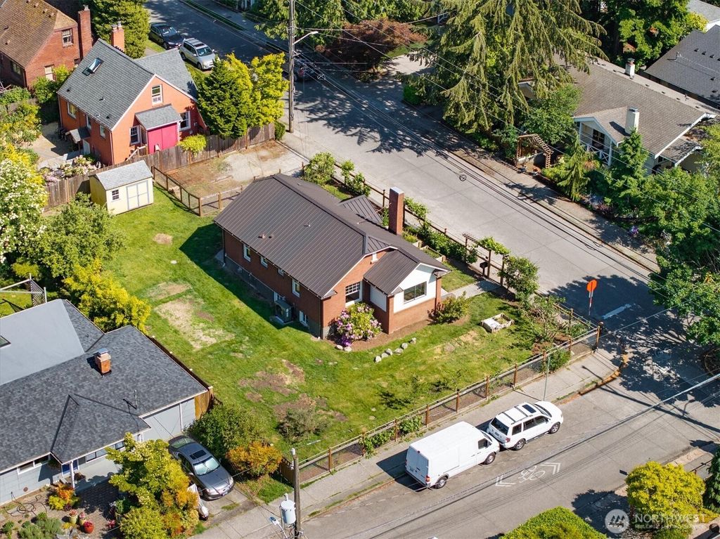 Photo of 9002 12th Avenue NE, Seattle, WA 98115 (MLS # 2361664)