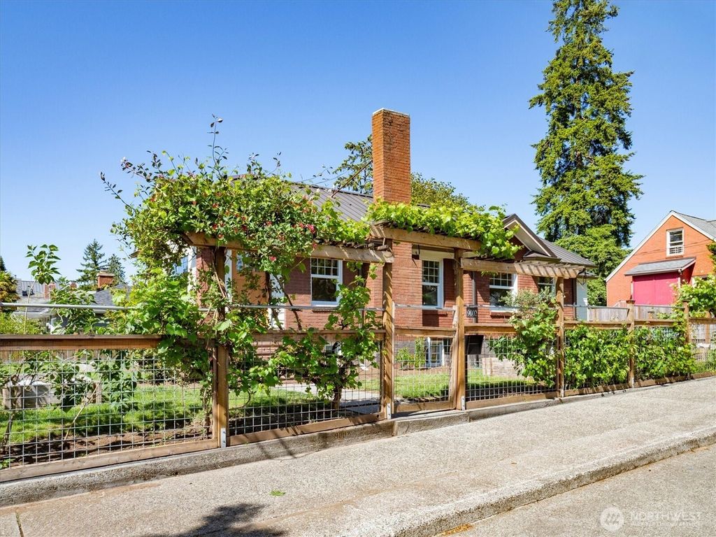 Photo of 9002 12th Avenue NE, Seattle, WA 98115 (MLS # 2361664)