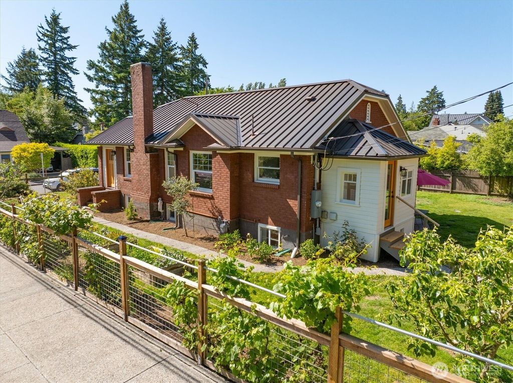 Photo of 9002 12th Avenue NE, Seattle, WA 98115 (MLS # 2361664)