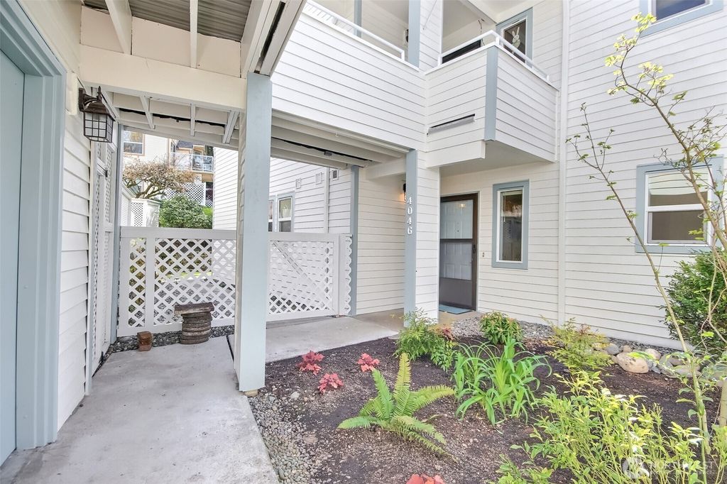 Photo of 4046 220th Place SE #1132, Issaquah, WA 98029 (MLS # 2359066)
