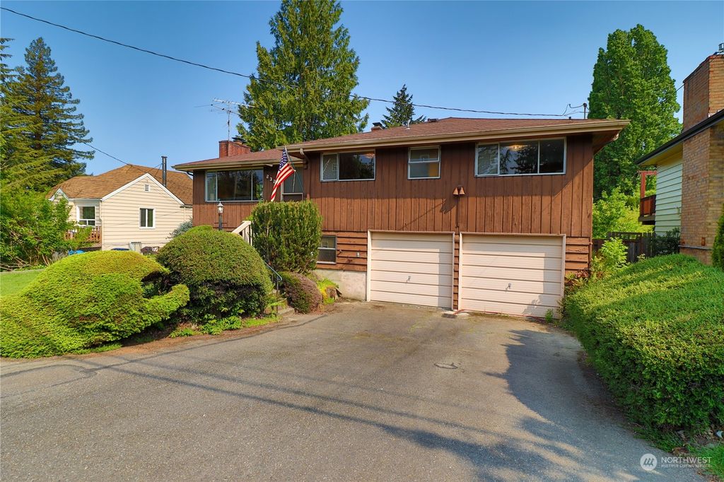Photo of 2322 SW 116th Street, Seattle, WA 98146 (MLS # 2067777)