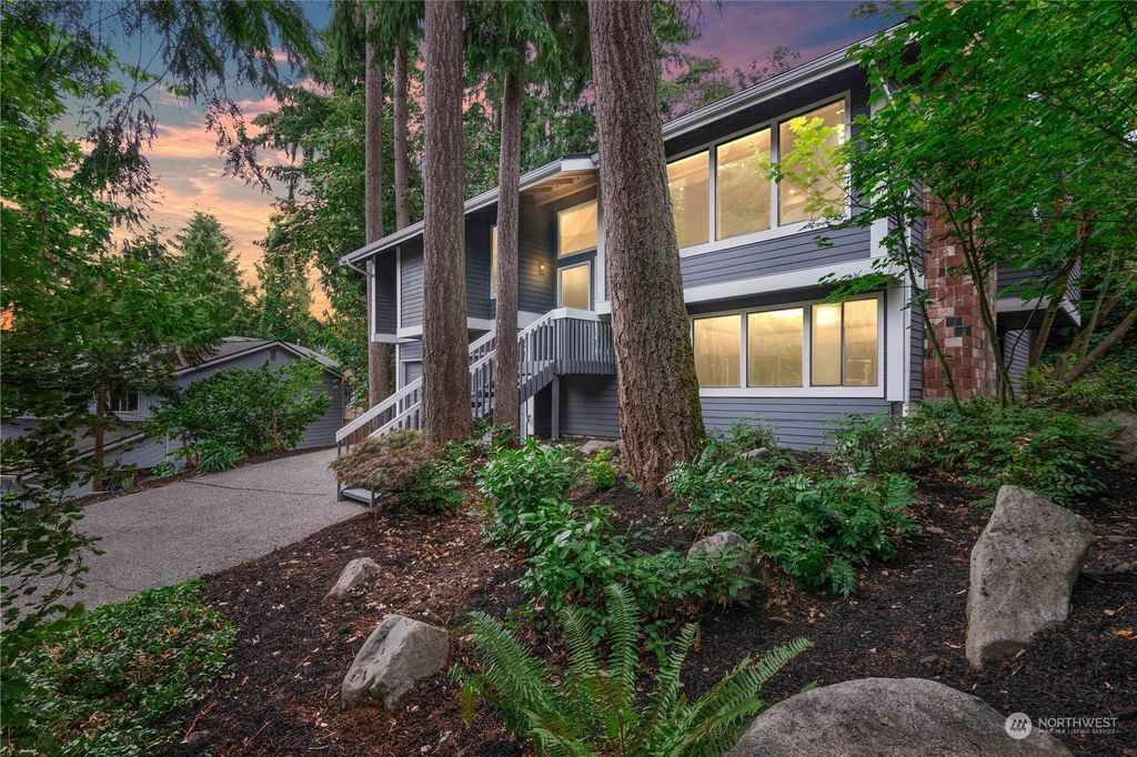 Photo of 9211 NE 143rd Place, Kirkland, WA 98034 (MLS # 2003962)