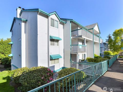 Photo of 28606 16th Avenue S #102, Federal Way, WA 98003 (MLS # 2441580)