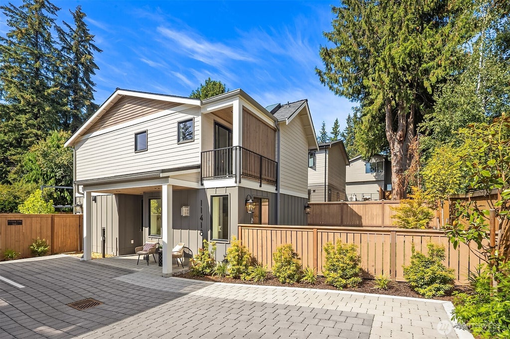 Photo of 11418 NE 90th Street, Kirkland, WA 98033 (MLS # 2594374)