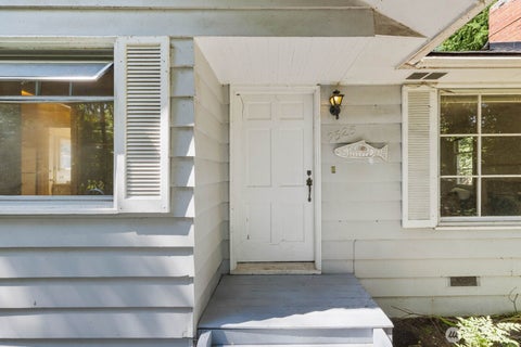 Photo of 9525 7th Avenue NW, Seattle, WA 98117 (MLS # 2575603)