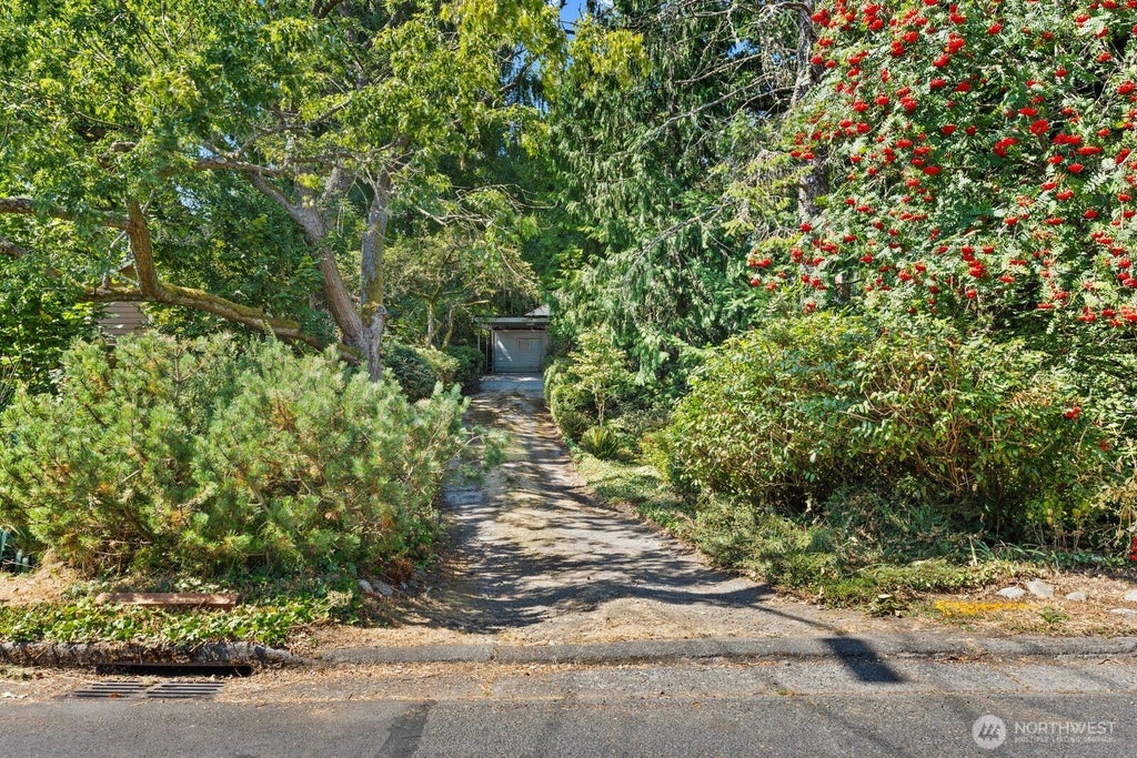 Photo of 9525 7th Avenue NW, Seattle, WA 98117 (MLS # 2575603)