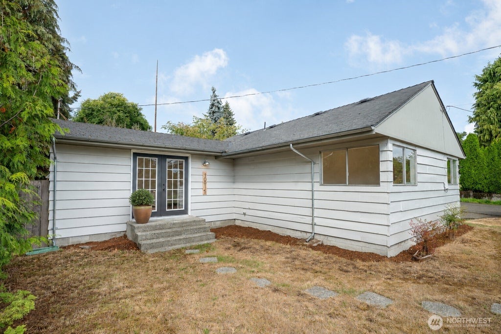 Photo of 10915 North Park Avenue N, Seattle, WA 98133 (MLS # 2582955)
