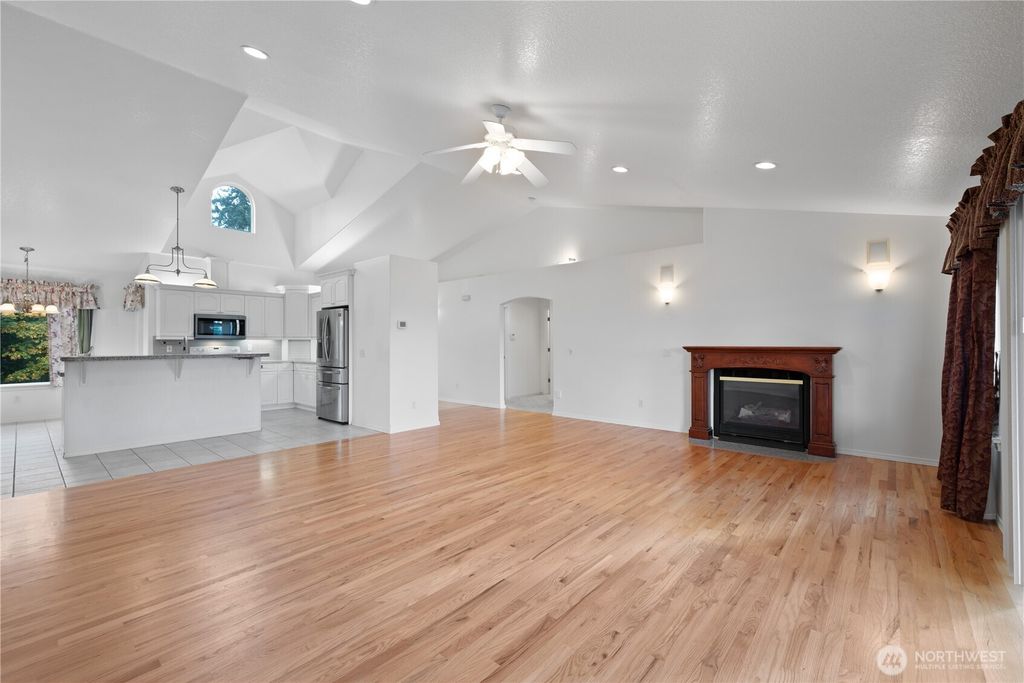 Photo of 2820 36th Avenue, Longview, WA 98632 (MLS # 2451883)