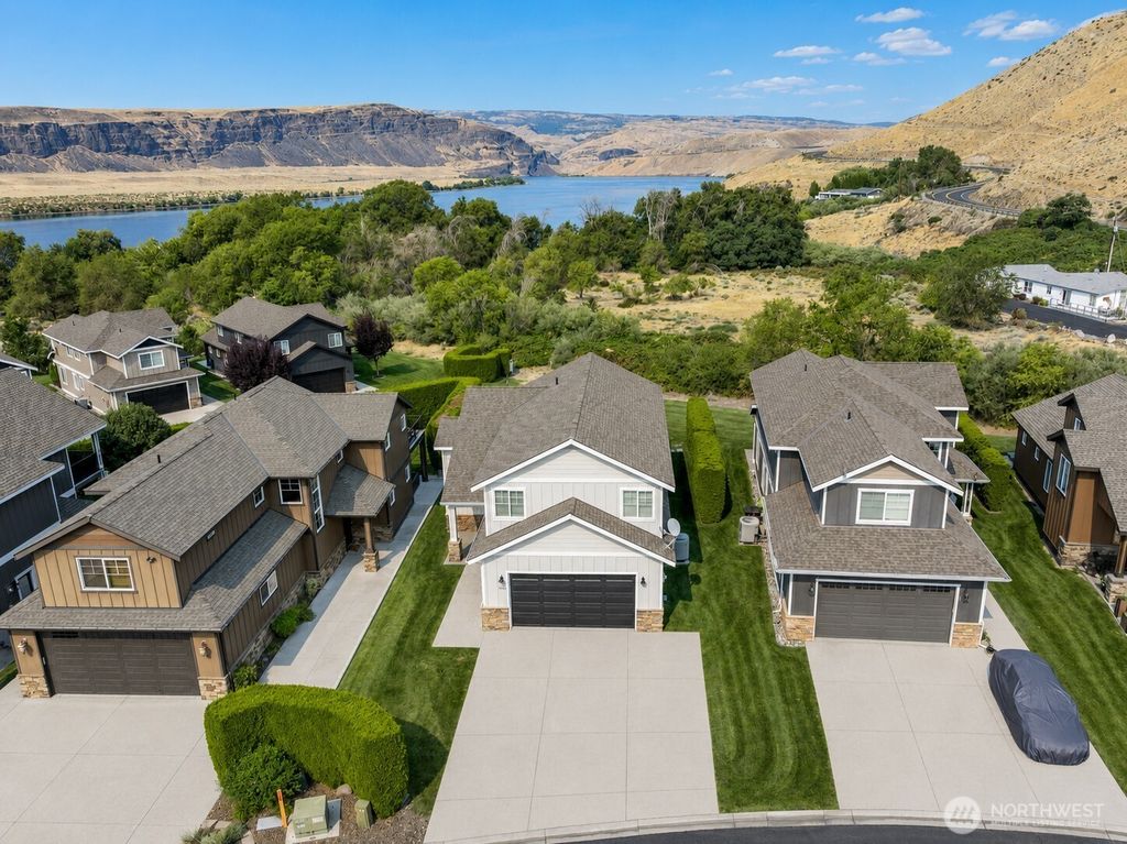 Photo of 9434 Yakima Lane NW, Quincy, WA 98848 (MLS # 2558241)