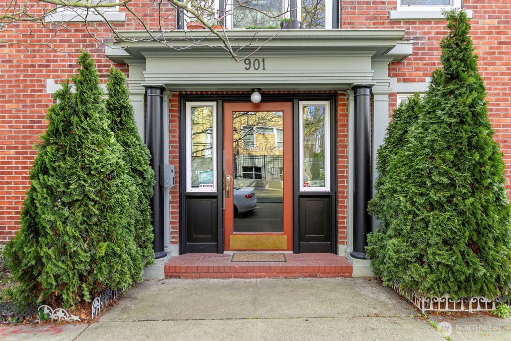 Photo of 901 NE 43rd Street #306, Seattle, WA 98105 (MLS # 2481750)