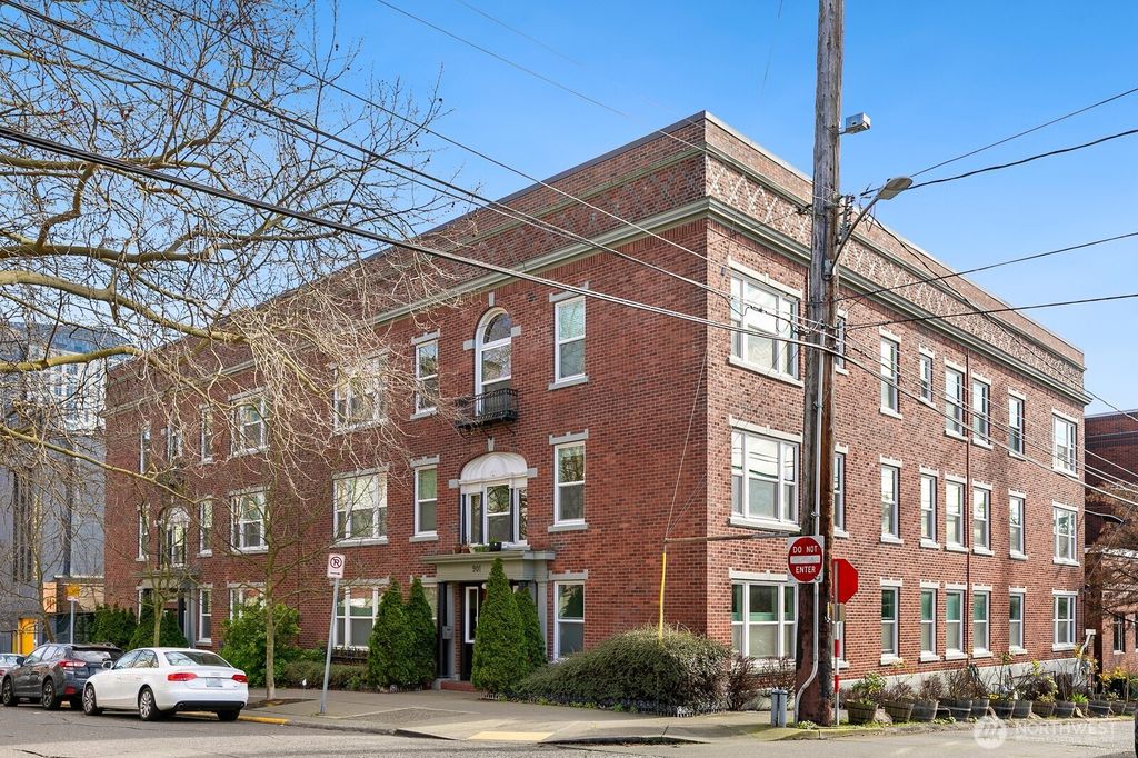 Photo of 901 NE 43rd Street #306, Seattle, WA 98105 (MLS # 2481750)