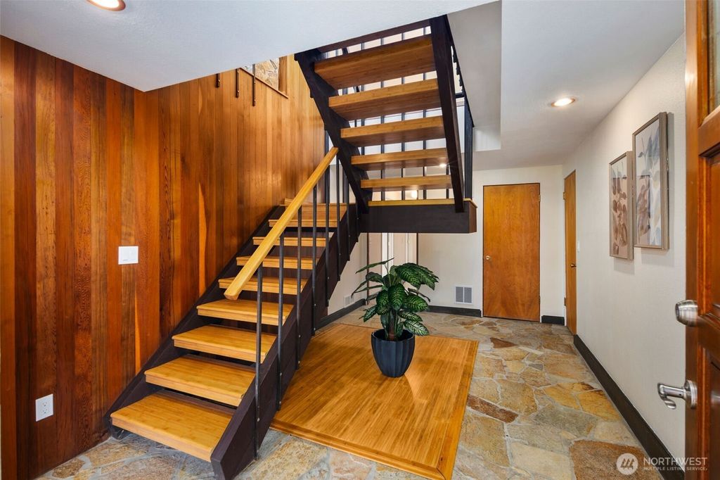 Photo of 14535 38th Avenue NE, Lake Forest Park, WA 98155 (MLS # 2349601)