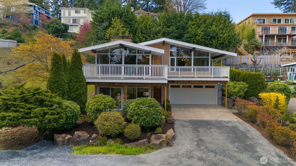 Photo of 14535 38th Avenue NE, Lake Forest Park, WA 98155 (MLS # 2349601)