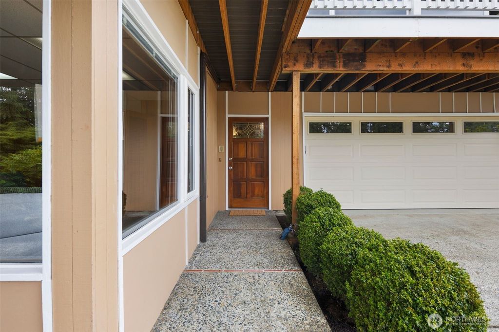 Photo of 14535 38th Avenue NE, Lake Forest Park, WA 98155 (MLS # 2349601)