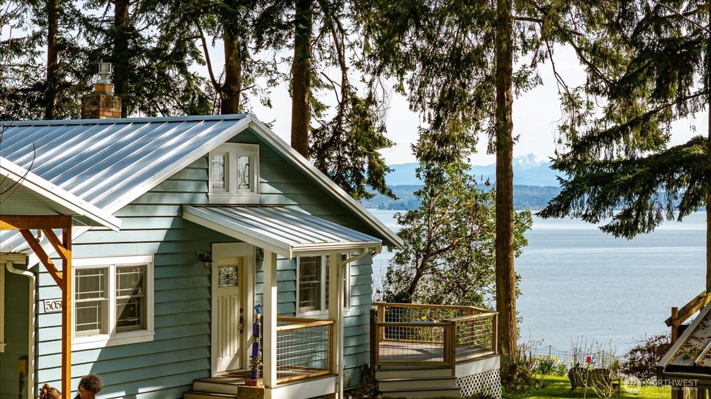 Photo of 5051 Waterside Ln Ln, Langley, WA 98260 (MLS # 2495581)