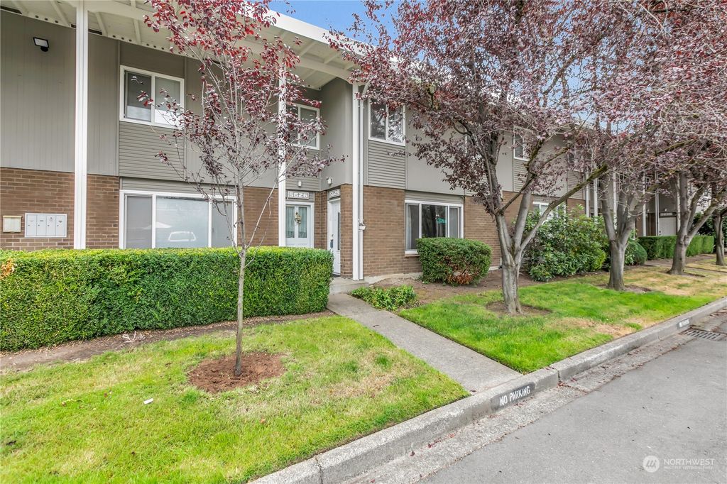 Photo of 5628 123rd Avenue SE, Bellevue, WA 98006 (MLS # 2151252)