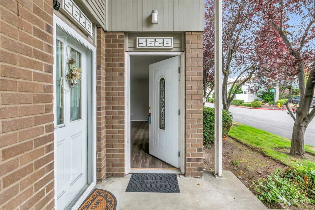 Photo of 5628 123rd Avenue SE, Bellevue, WA 98006 (MLS # 2151252)