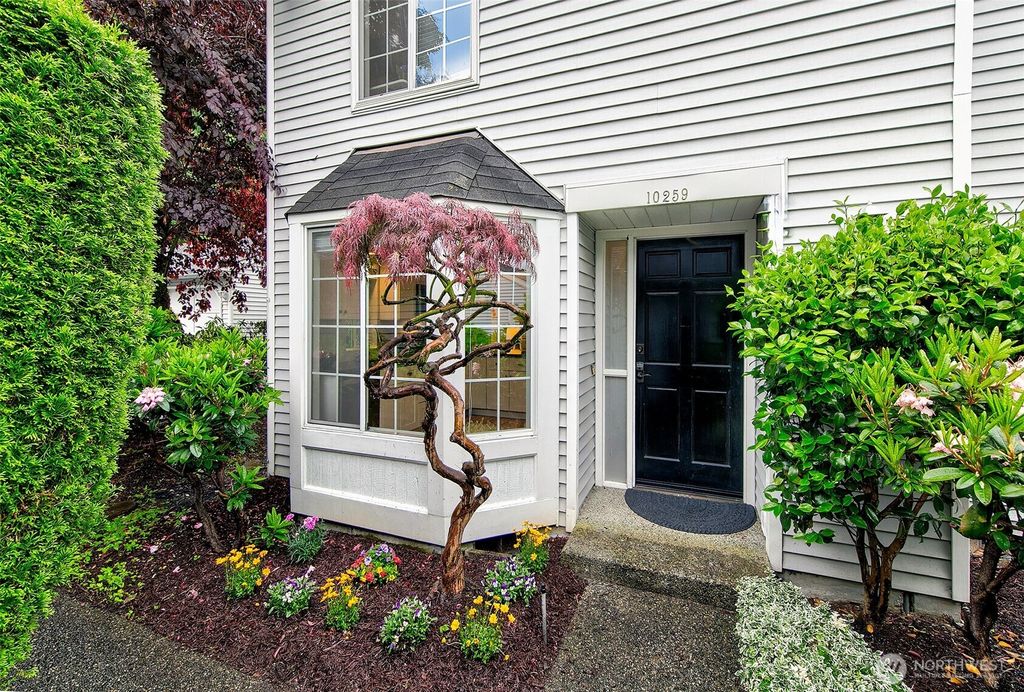 Photo of 10259 NE 129th Lane, Kirkland, WA 98034 (MLS # 2469958)