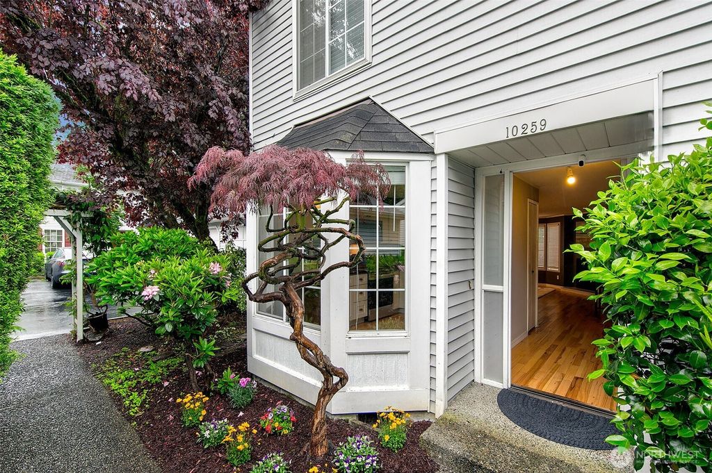 Photo of 10259 NE 129th Lane, Kirkland, WA 98034 (MLS # 2469958)